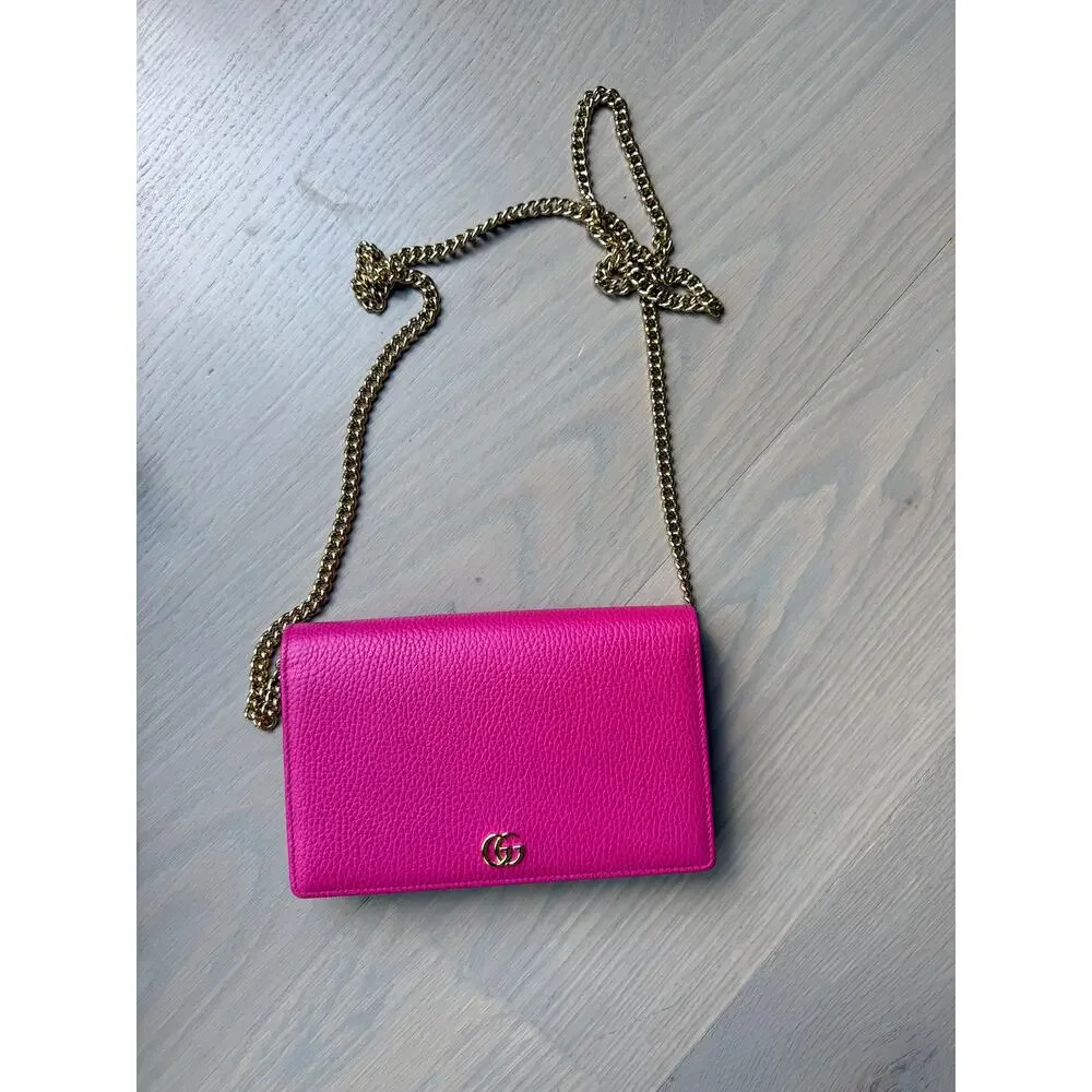 GG Marmont chain wallet in fuchsia leather